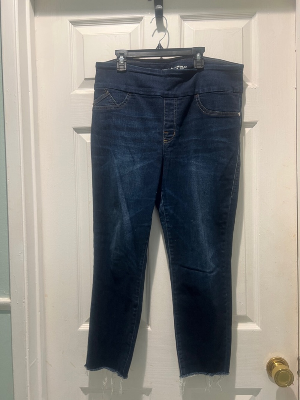 Rock & Republic Dark Indigo Cropped Stretch Jeans